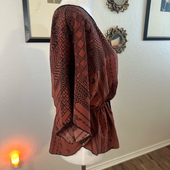 Mind Code Aztec Flare Top ✨🖤✨ - Picture 3 of 6